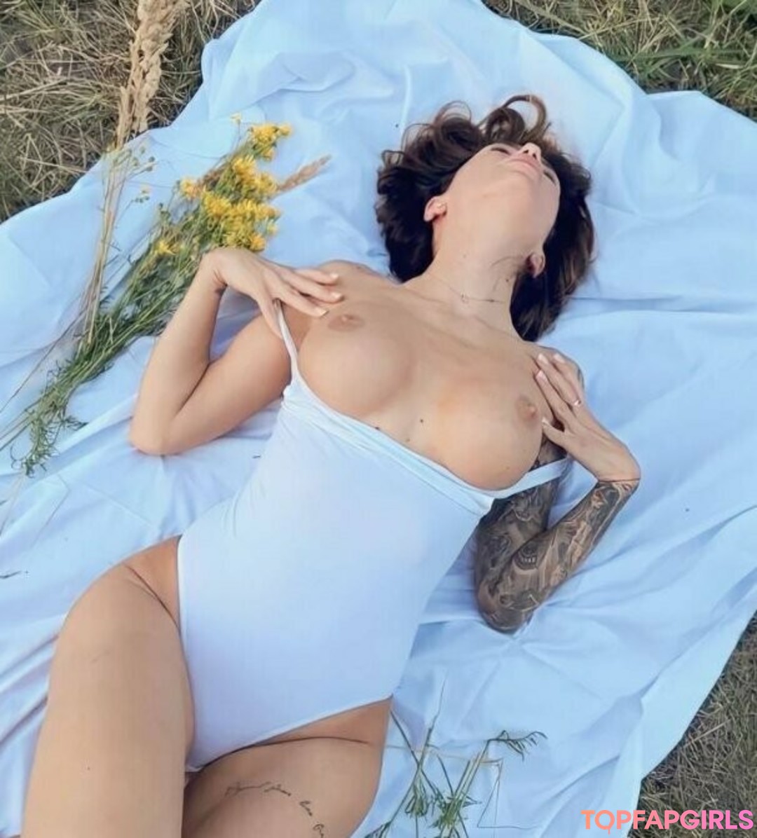 Foto desnuda filtrada de OnlyFans de Cherylthiccblossom #262 Foto desnuda filtrada de OnlyFans de Cherylthiccblossom #262