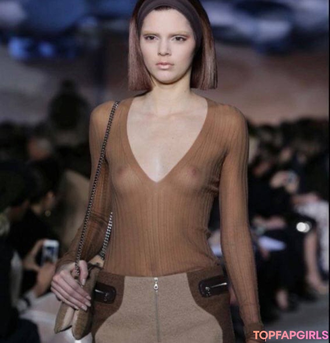 Foto desnuda filtrada de OnlyFans de Kendall Jenner #1821 Foto desnuda filtrada de OnlyFans de Kendall Jenner #1821