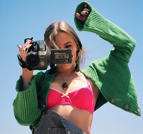 Maisy Stella