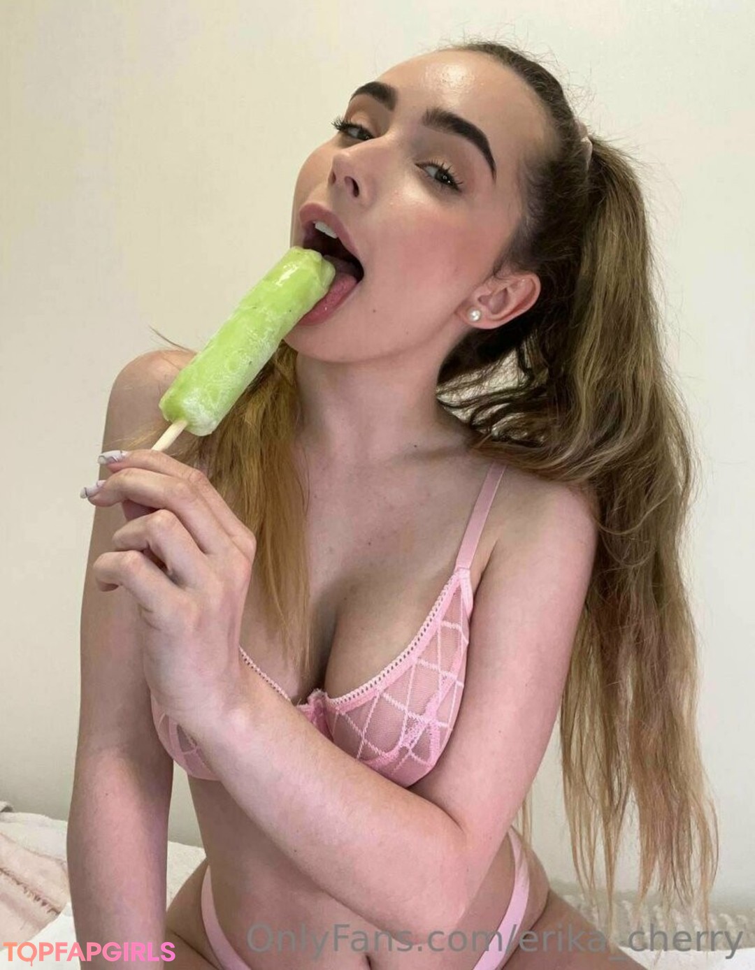 Foto desnuda filtrada de OnlyFans de Erikacherry #84 Foto desnuda filtrada de OnlyFans de Erikacherry #84