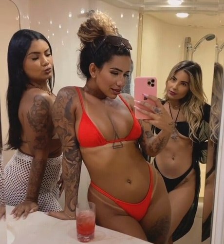 Foto desnuda filtrada de OnlyFans de Muito Linda