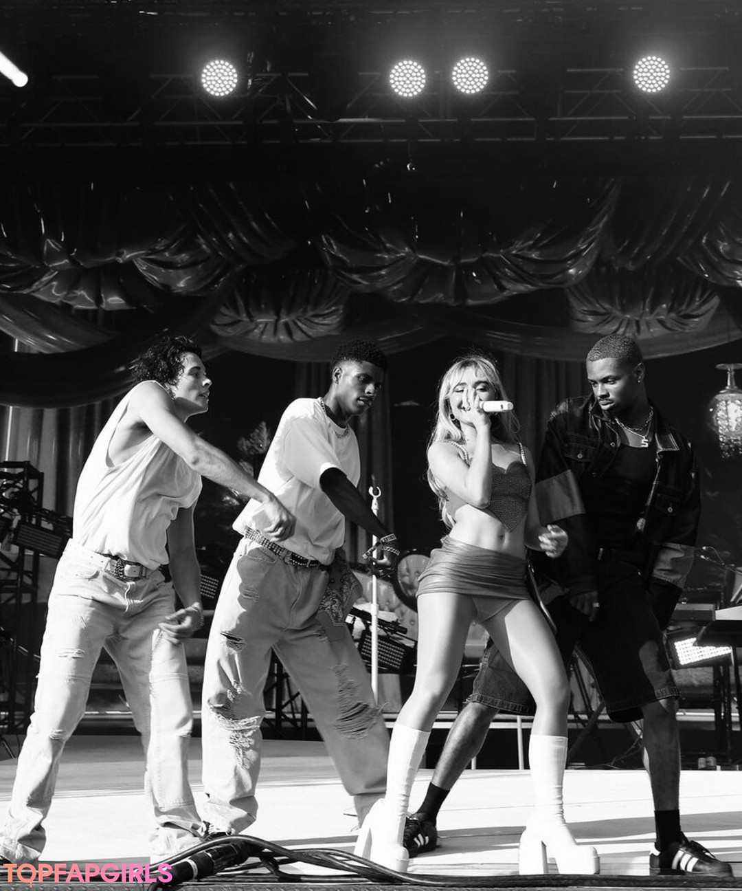 Foto desnuda filtrada de OnlyFans de Sabrina Carpenter #1577