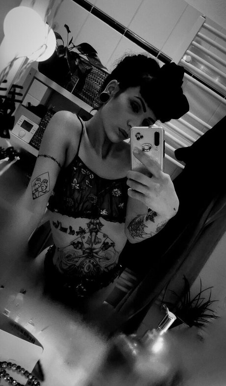 Foto desnuda filtrada de OnlyFans de Luunighthawk