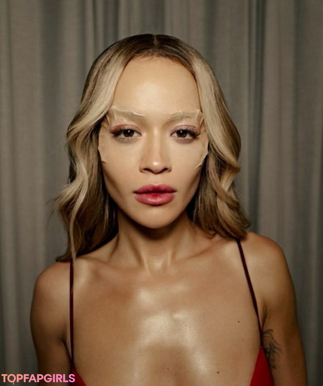 Foto desnuda filtrada de OnlyFans de Rita Ora #1052