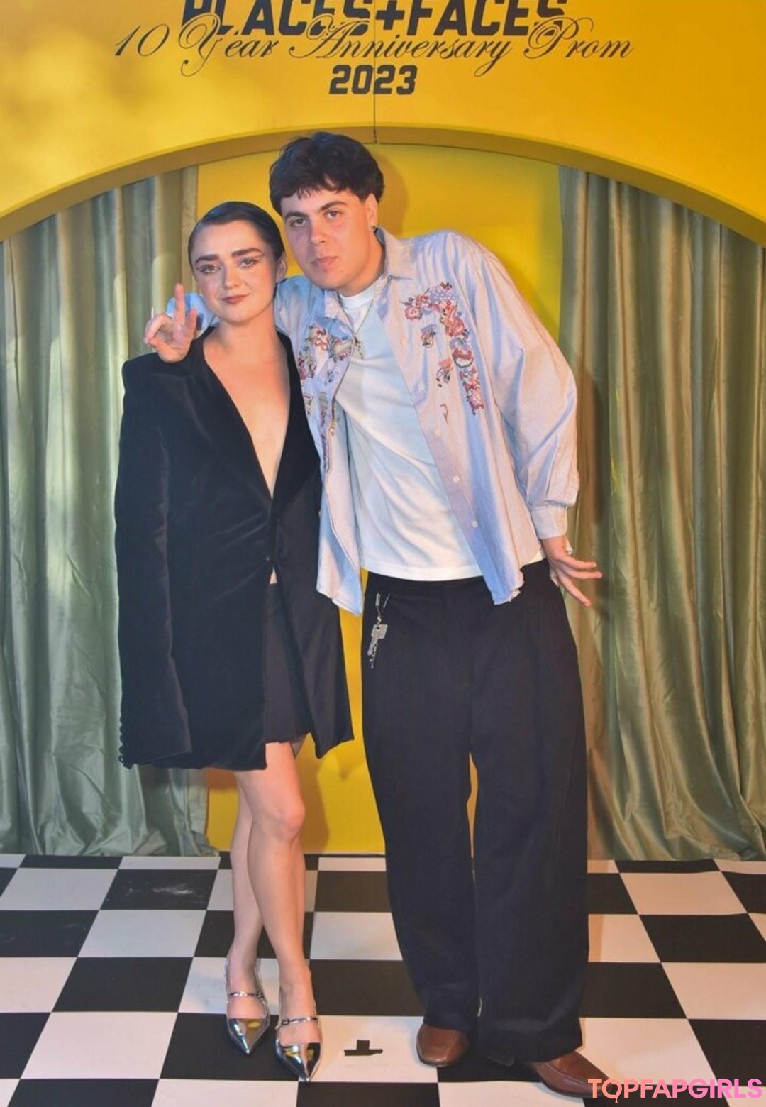 Foto desnuda filtrada de OnlyFans de Maisie Williams #547 Foto desnuda filtrada de OnlyFans de Maisie Williams #547