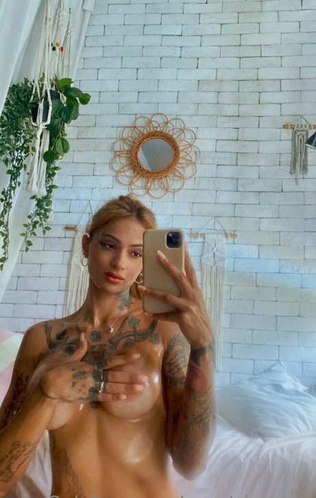 Foto desnuda filtrada de OnlyFans de Xxpetrinaann