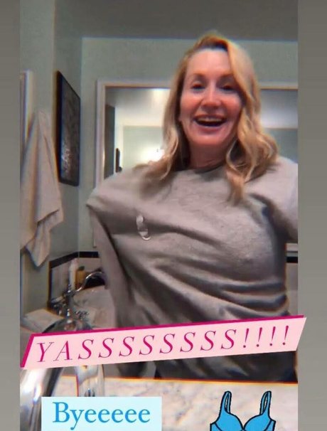 Foto desnuda filtrada de OnlyFans de Angela Kinsey