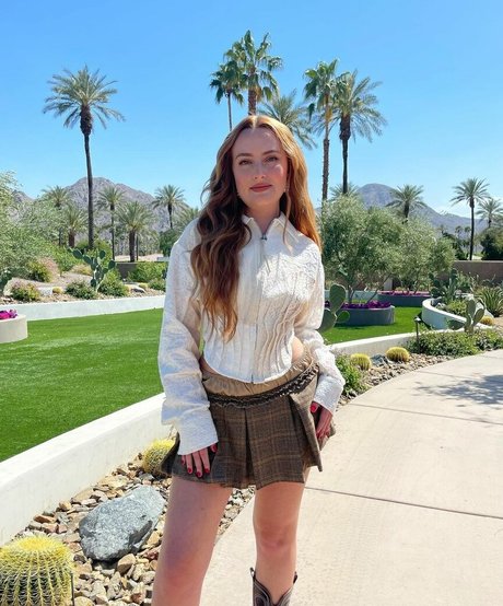 Amelia Dimoldenberg