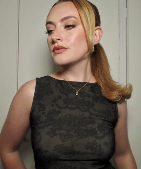 Amelia Dimoldenberg