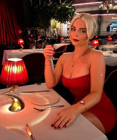 Foto desnuda filtrada de OnlyFans de Millie Gibson