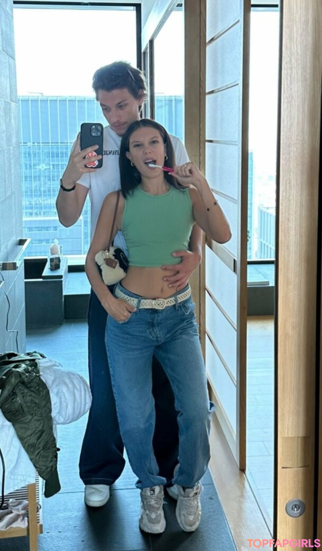 Foto desnuda filtrada de OnlyFans de Millie Bobby Brown #1149