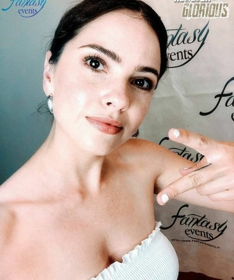 Shelley Hennig