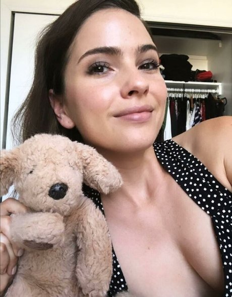 Shelley Hennig
