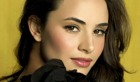 Mia Maestro