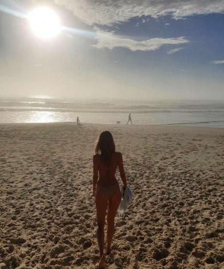 Foto desnuda filtrada de OnlyFans de Isabel Lucas