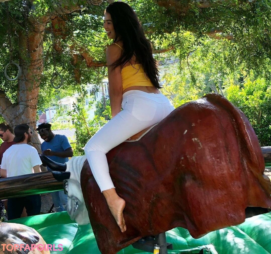 Foto desnuda filtrada de OnlyFans de Carolinekwan #10 Foto desnuda filtrada de OnlyFans de Carolinekwan #10