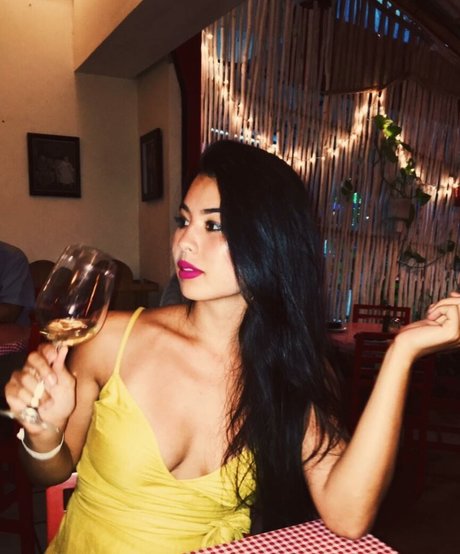 Foto desnuda filtrada de OnlyFans de Carolinekwan