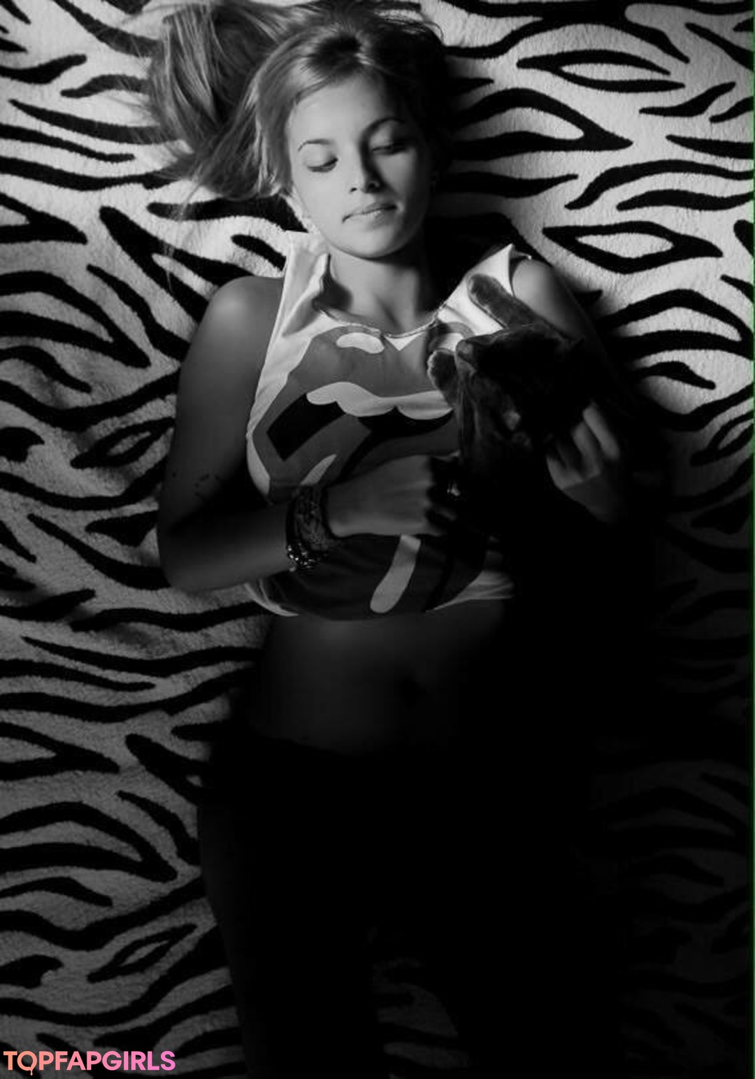 Foto desnuda filtrada de OnlyFans de Meninas De Curitiba #120 Foto desnuda filtrada de OnlyFans de Meninas De Curitiba #120