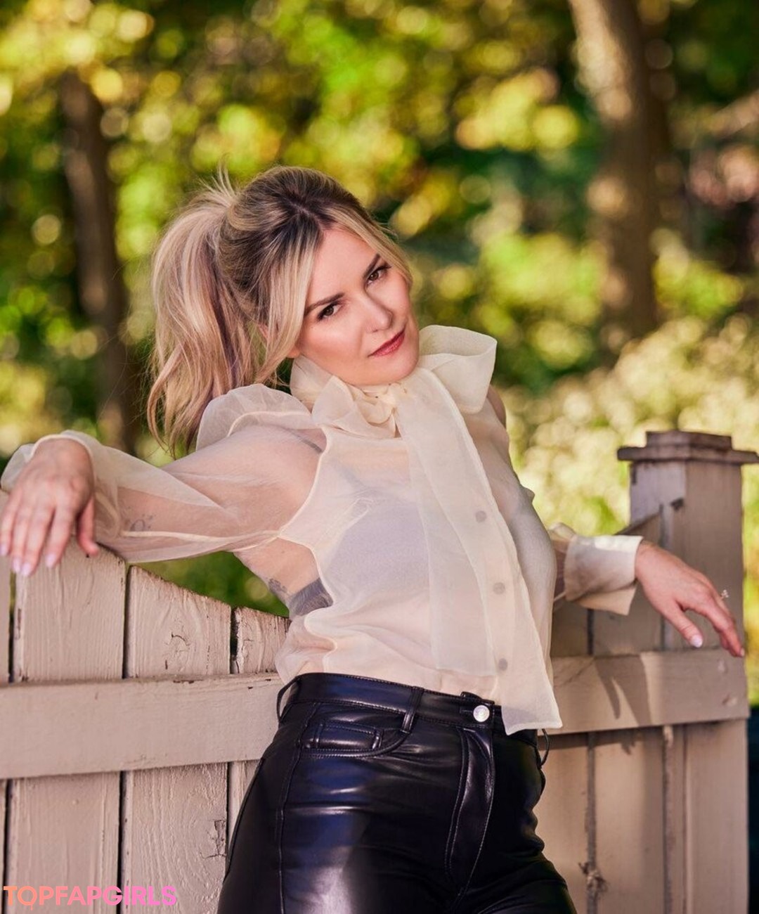 Foto desnuda filtrada de OnlyFans de Renee Paquette #45 Foto desnuda filtrada de OnlyFans de Renee Paquette #45