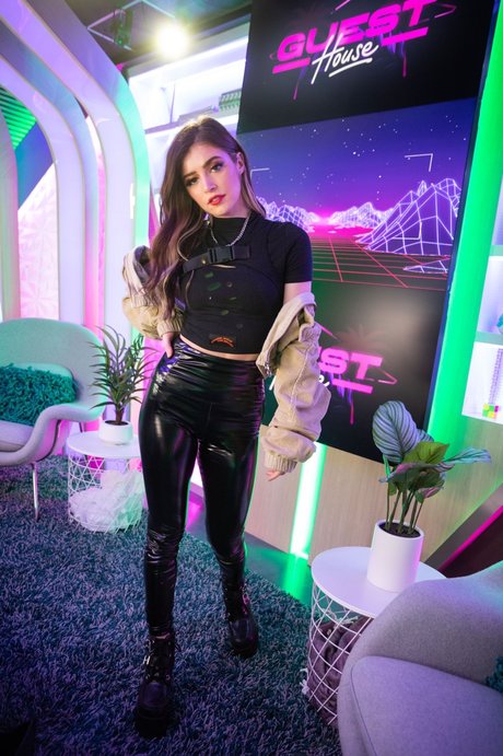 Chrissy Costanza