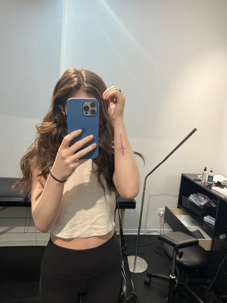 Chrissy Costanza