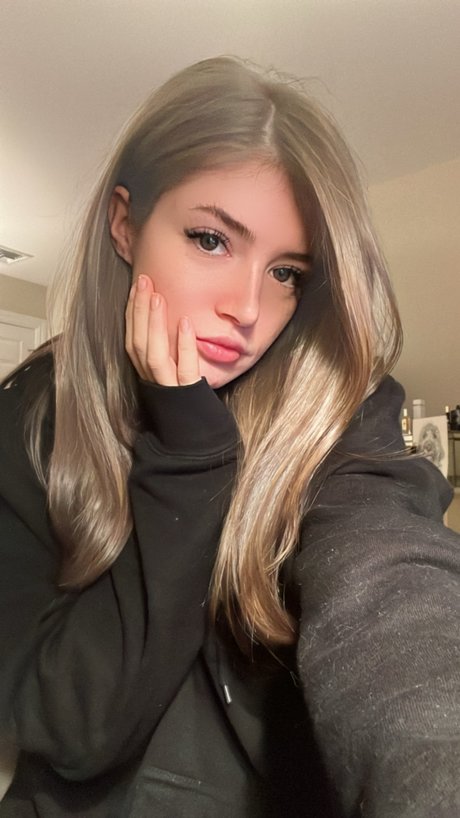 Chrissy Costanza