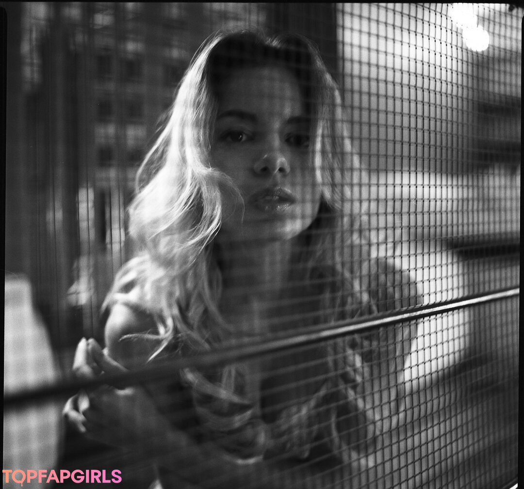 Foto desnuda filtrada de OnlyFans de Nadia Rusu #260 Foto desnuda filtrada de OnlyFans de Nadia Rusu #260