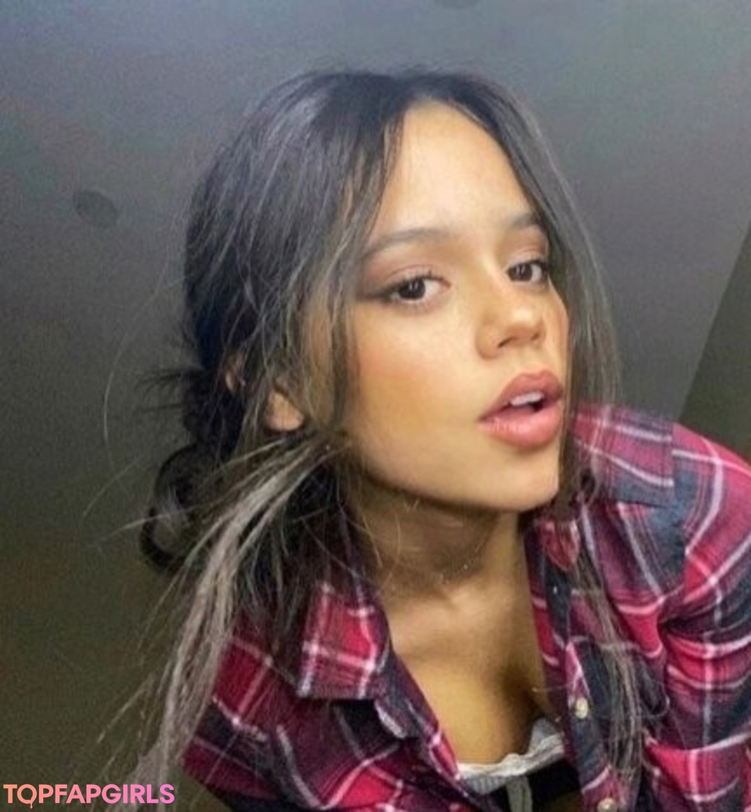 Foto desnuda filtrada de OnlyFans de Jenna Ortega #316 Foto desnuda filtrada de OnlyFans de Jenna Ortega #316