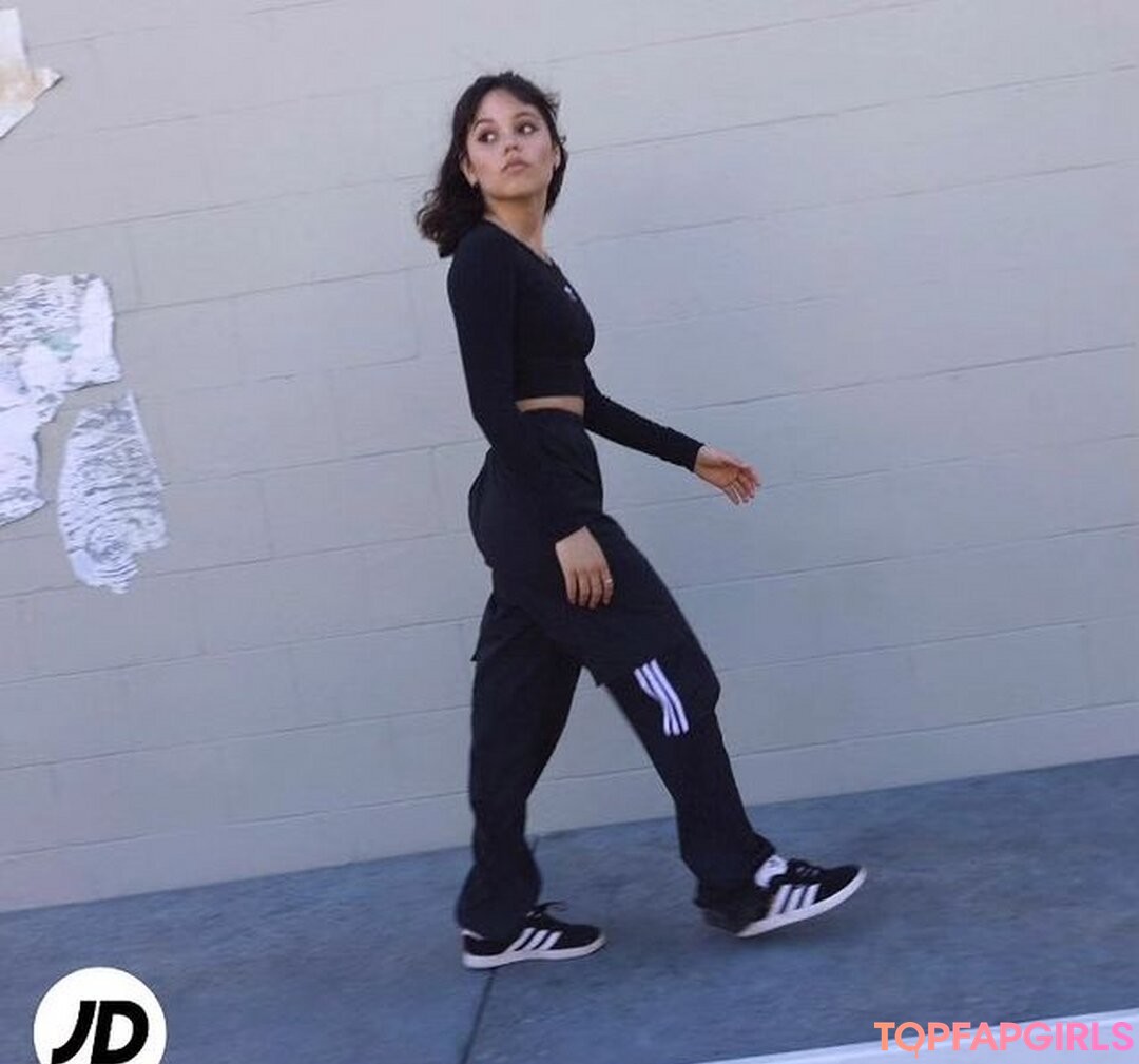 Foto desnuda filtrada de OnlyFans de Jenna Ortega #322 Foto desnuda filtrada de OnlyFans de Jenna Ortega #322