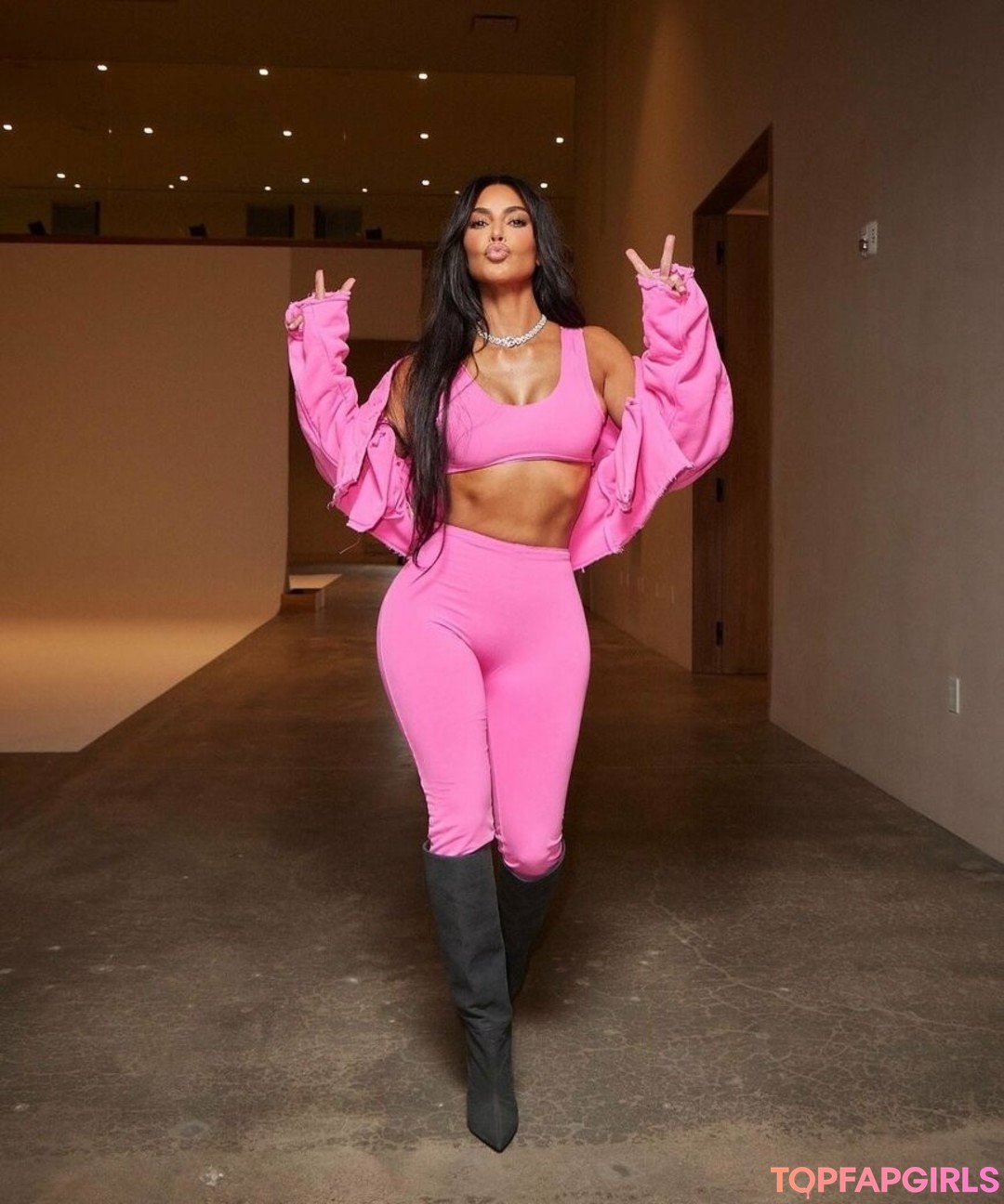 Foto desnuda filtrada de OnlyFans de Kim Kardashian #1332