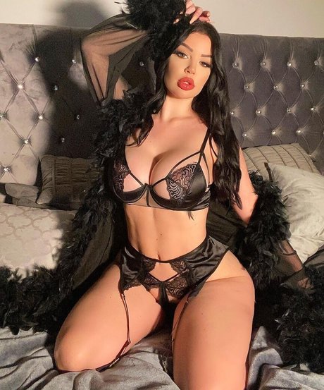 Foto desnuda filtrada de OnlyFans de Elizabeth Georgina