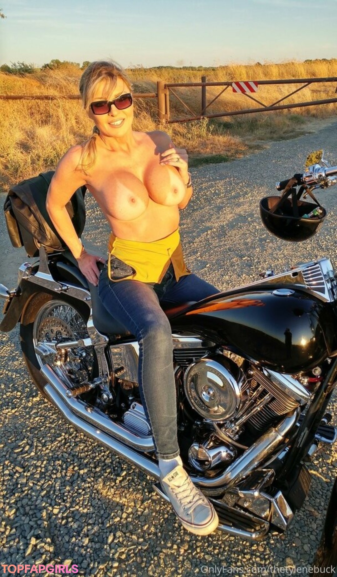 Foto desnuda filtrada de OnlyFans de Tylene Buck #398 Foto desnuda filtrada de OnlyFans de Tylene Buck #398
