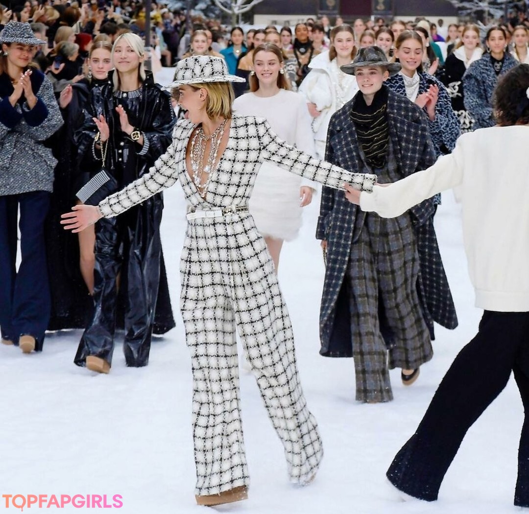 Foto desnuda filtrada de OnlyFans de Cara Delevingne #1086 Foto desnuda filtrada de OnlyFans de Cara Delevingne #1086