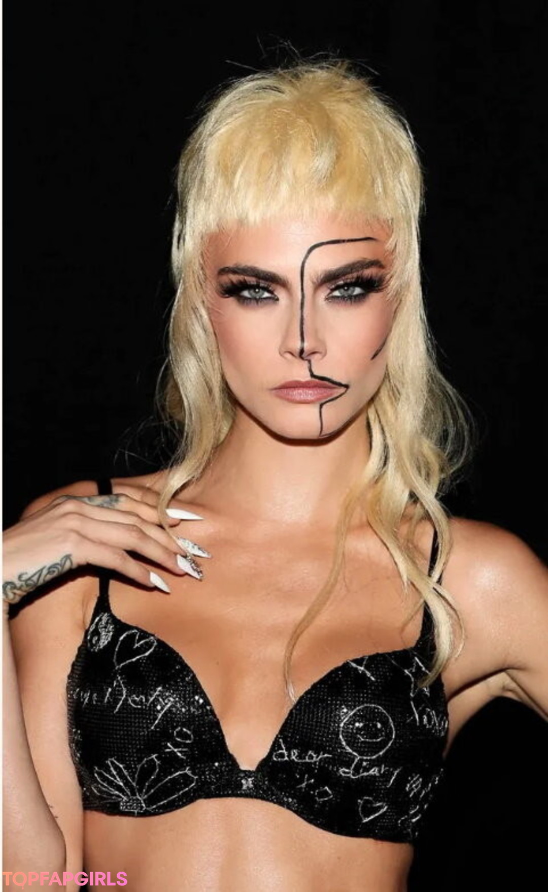 Foto desnuda filtrada de OnlyFans de Cara Delevingne #729 Foto desnuda filtrada de OnlyFans de Cara Delevingne #729