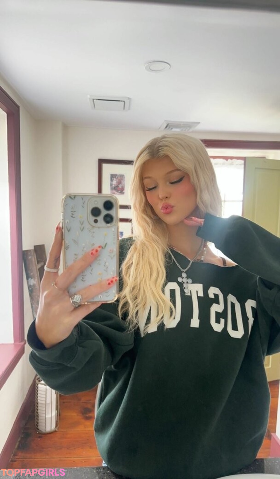 Foto desnuda filtrada de OnlyFans de Loren Gray #421 Foto desnuda filtrada de OnlyFans de Loren Gray #421