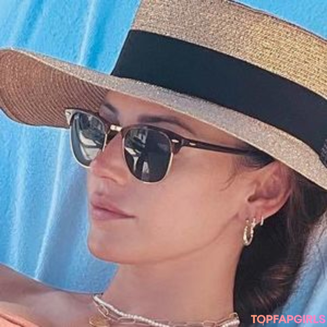 Foto desnuda filtrada de OnlyFans de Michelle Keegan #2 Foto desnuda filtrada de OnlyFans de Michelle Keegan #2