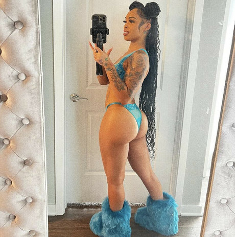 Foto desnuda filtrada de OnlyFans de Theyluvnilla