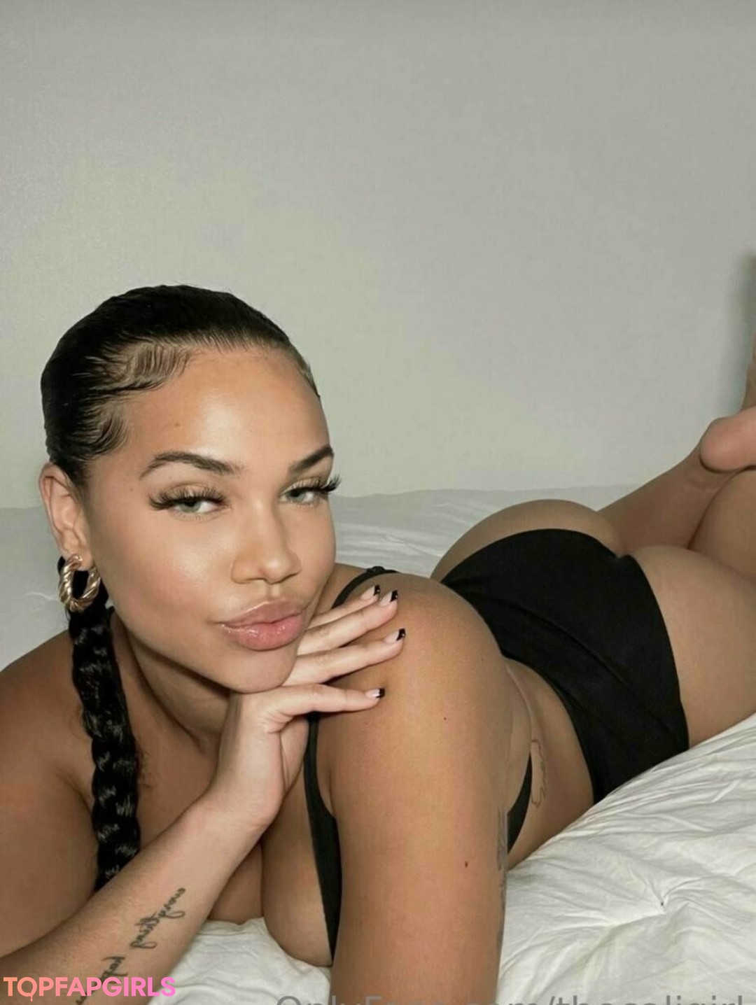 Foto desnuda filtrada de OnlyFans de Thecaligirl #341 Foto desnuda filtrada de OnlyFans de Thecaligirl #341