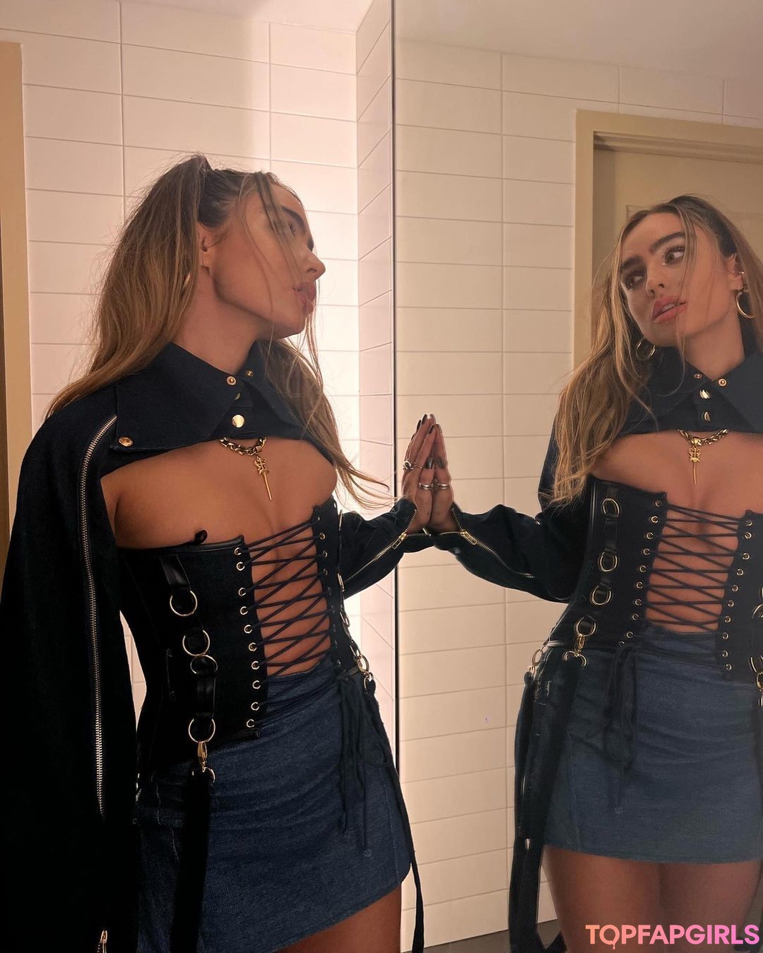 Foto desnuda filtrada de OnlyFans de Sommer Ray #3560 Foto desnuda filtrada de OnlyFans de Sommer Ray #3560