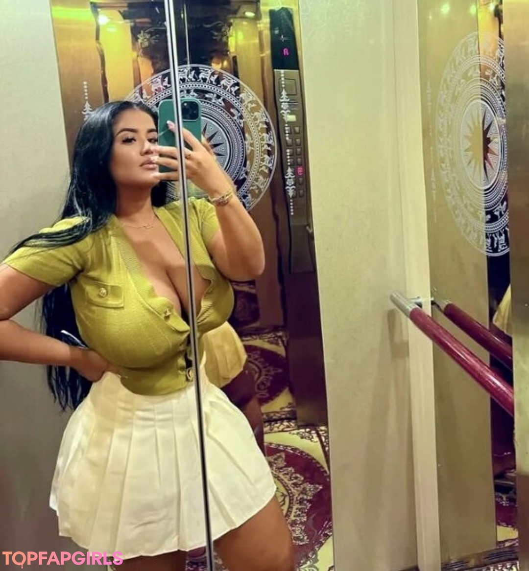 Foto desnuda filtrada de OnlyFans de Viphanaaels #72 Foto desnuda filtrada de OnlyFans de Viphanaaels #72