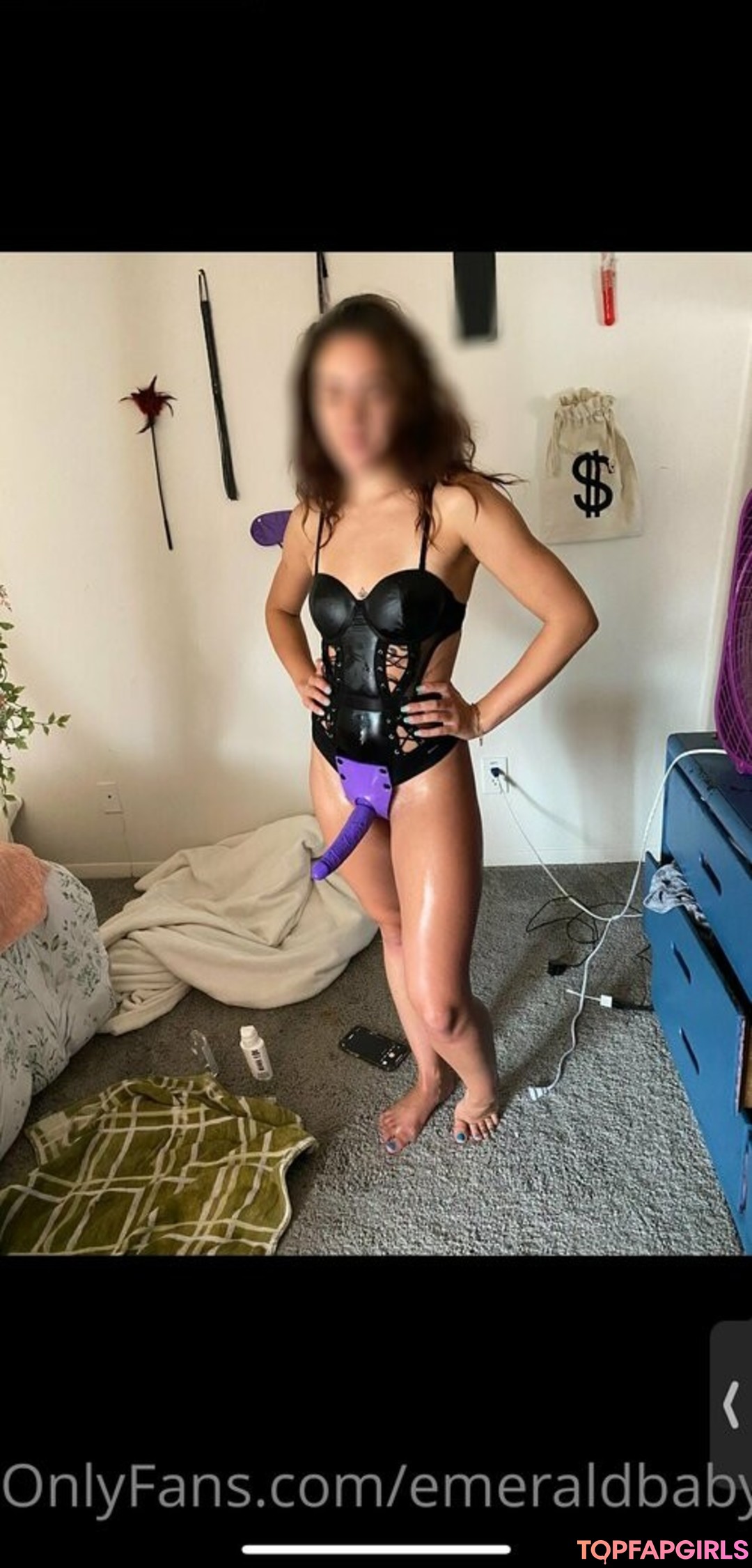 Foto desnuda filtrada de OnlyFans de Emeraldbaby1 #17 Foto desnuda filtrada de OnlyFans de Emeraldbaby1 #17