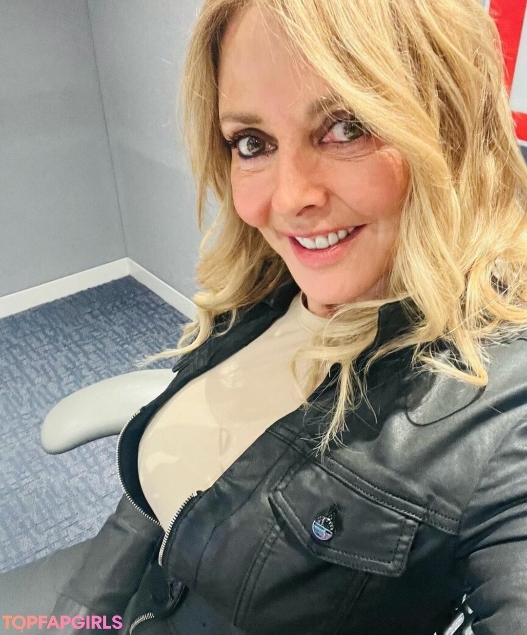 Foto desnuda filtrada de OnlyFans de Carol Vorderman #1026