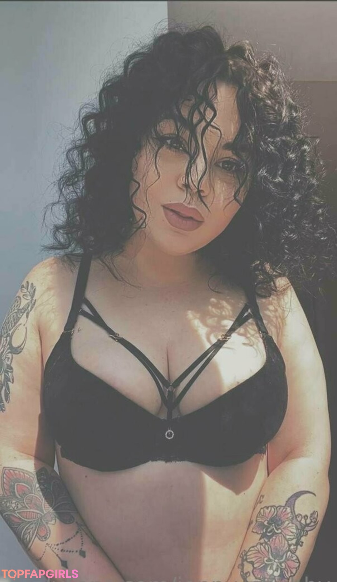 Foto desnuda filtrada de OnlyFans de Jennychubby #26 Foto desnuda filtrada de OnlyFans de Jennychubby #26