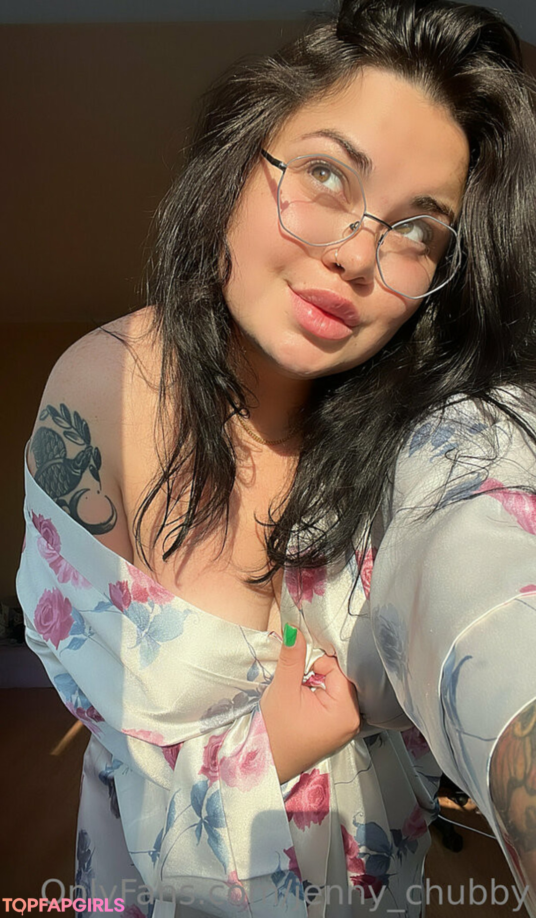 Foto desnuda filtrada de OnlyFans de Jennychubby #81 Foto desnuda filtrada de OnlyFans de Jennychubby #81
