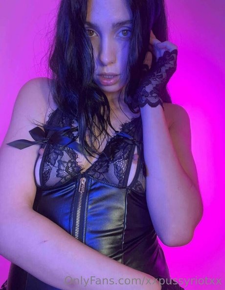 Xxpussyriotxx