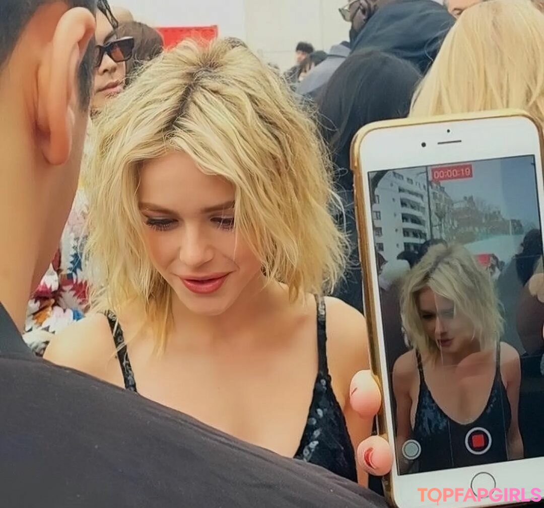 Foto desnuda filtrada de OnlyFans de Kiernan Shipka #1089