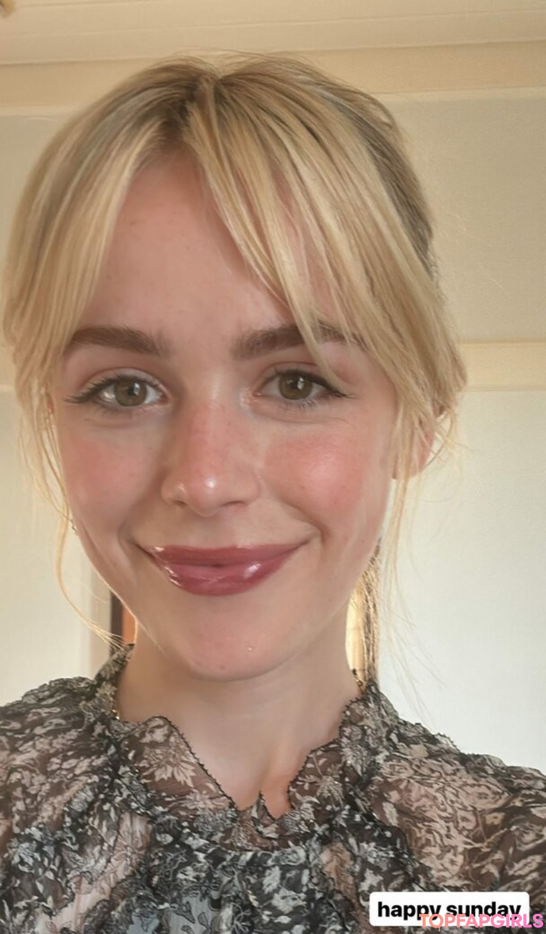 Foto desnuda filtrada de OnlyFans de Kiernan Shipka #1146