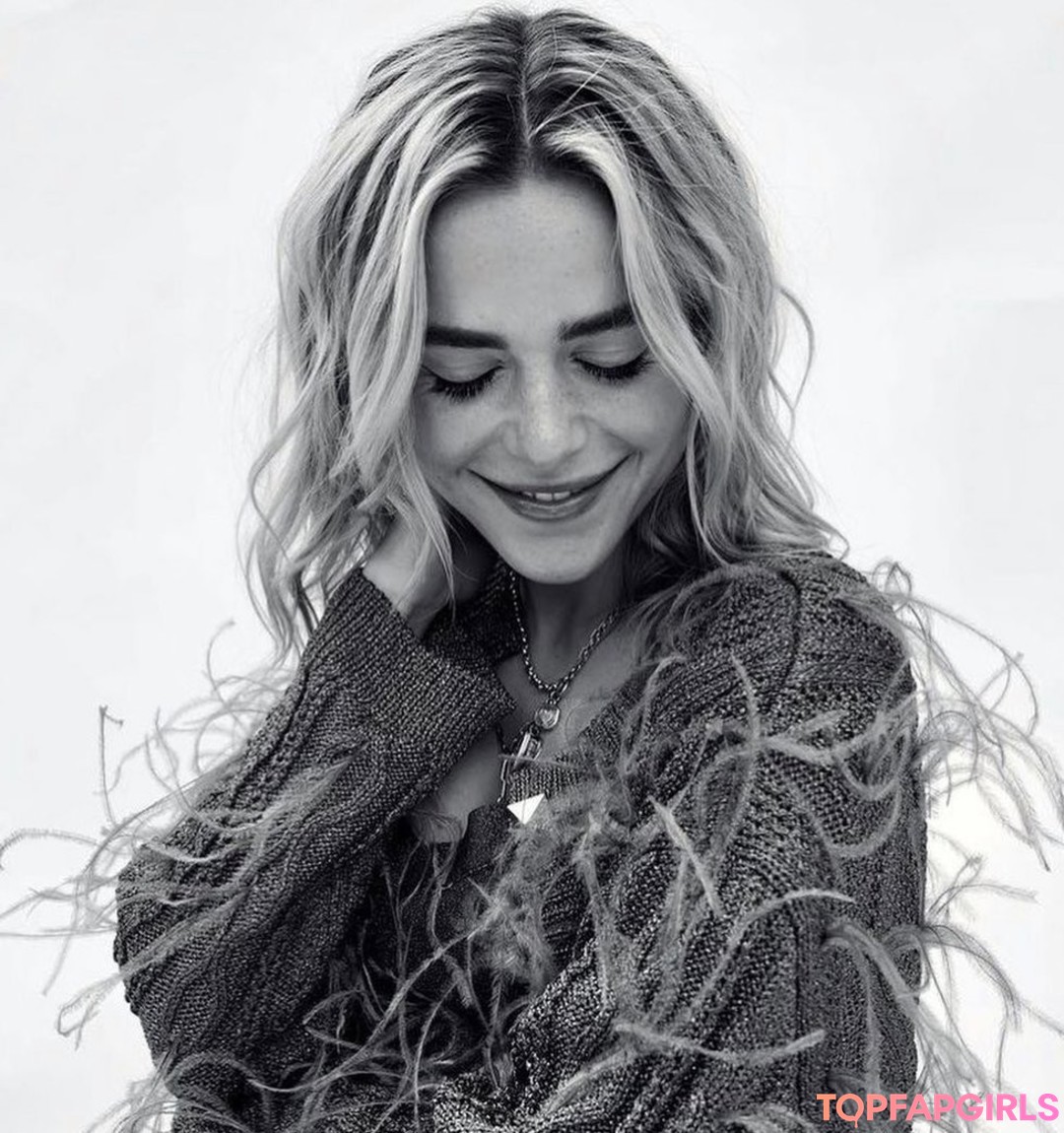 Foto desnuda filtrada de OnlyFans de Kiernan Shipka #41 Foto desnuda filtrada de OnlyFans de Kiernan Shipka #41