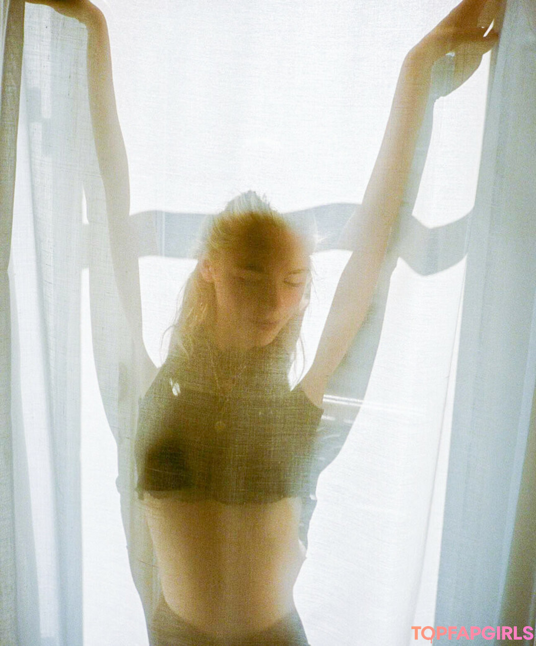 Foto desnuda filtrada de OnlyFans de Kiernan Shipka #558 Foto desnuda filtrada de OnlyFans de Kiernan Shipka #558
