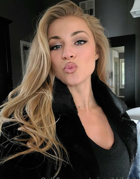 Nikki Leigh